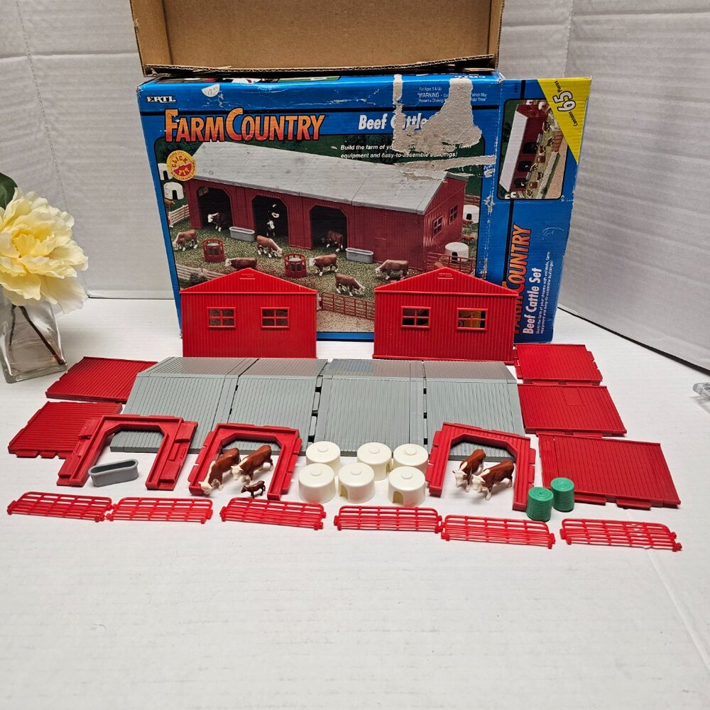 Rare Box ERTL Build Farm Country Beef Cattle Cows Barn Tank Hut Bale Fence 1993